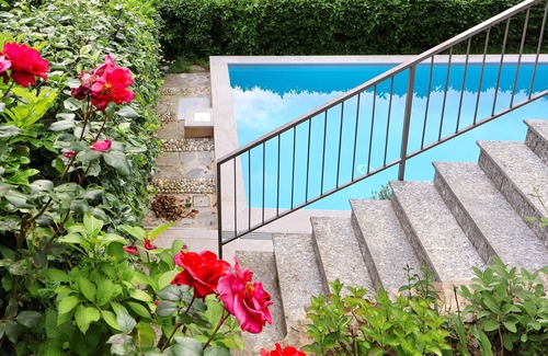 Luino Casa | Detached 5½-room house with pool and beautiful lake view