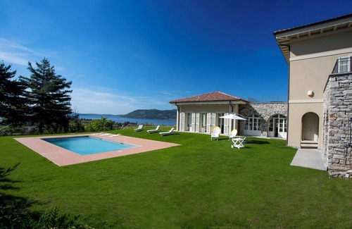 Verbania Villa | De sujeción independiente y exclusiva villa de lujo 9 ½ dormitorios con piscina y vistas impresionantes del lago