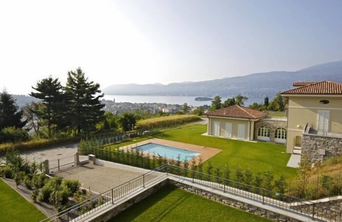 Verbania Villa | De sujeción independiente y exclusiva villa de lujo 9 ½ dormitorios con piscina y vistas impresionantes del lago