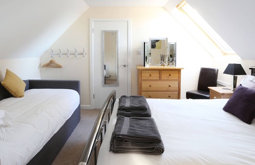 Littlebredy Apartamento | Anexo plano duerme hasta tres con desayuno diario gratuito, bañera de hidromasaje, comentarios de 5 estrellas!