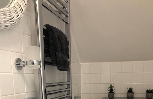 Littlebredy Apartamento | Anexo plano duerme hasta tres con desayuno diario gratuito, bañera de hidromasaje, comentarios de 5 estrellas!
