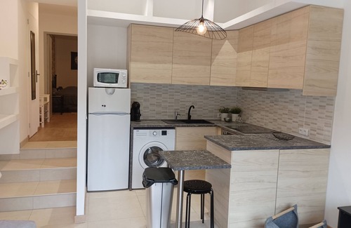 Lodeve Casa | Detached apartment house, located on the authors of Lodève.
