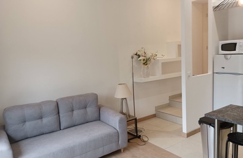 Lodeve Casa | Detached apartment house, located on the authors of Lodève.