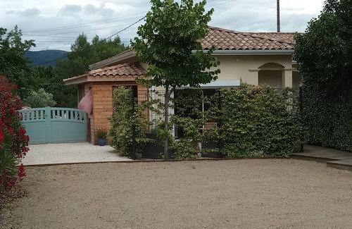 Lodeve Casa | Detached apartment house, located on the authors of Lodève.