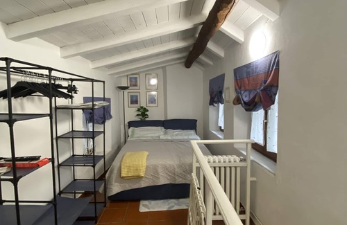 Intra Cama Y Desayuno | Detached apartment with small terrace in the center 2 minutes from the lake