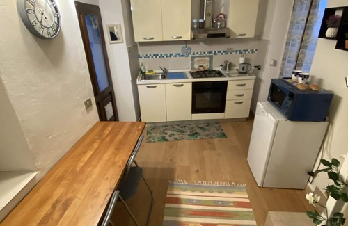 Intra Cama Y Desayuno | Detached apartment with small terrace in the center 2 minutes from the lake