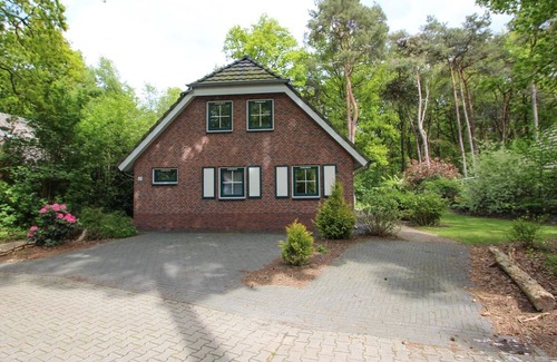 Hooghalen Casa | Detached bungalow for 10 persons