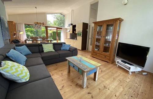 Scharendijke Casa | Detached bungalow(max 4 adults with 4 children)quiet location.