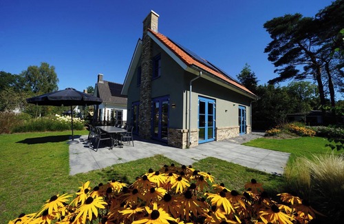 Lochem Casa | Detached bungalow on the water with 4 bedrooms