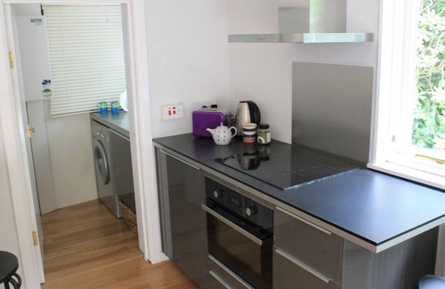New Forest District Cabina | Cabina independiente con loft. Hasta 4 peculiares estilo moderno Woodland Walk To Beach