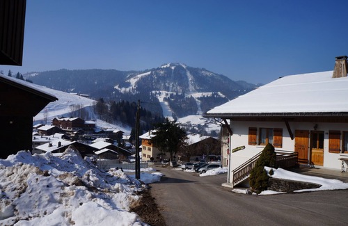 La Clusaz Chalet De Esquí | Chalet independiente orientado al sur a 150 m del remonte, ESF y piscina