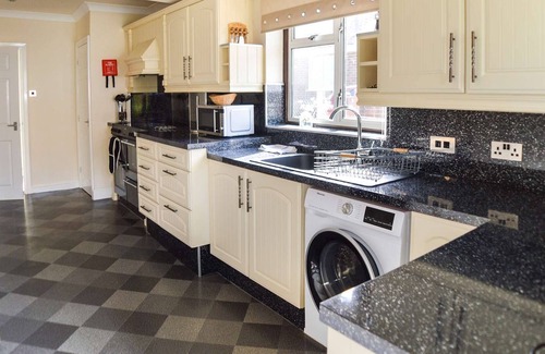 Folkestone Casa | Detached cliff top bungalow with stunning sea views