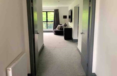 Trafford Casa | Detached Contemporary 5 Bedroom en-suite bedroom house