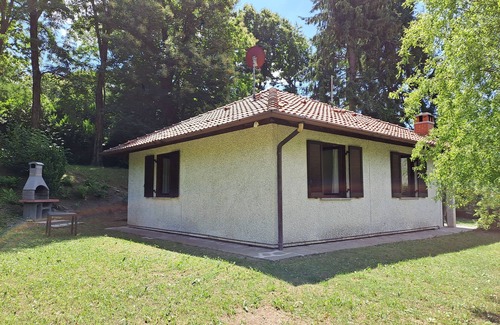 Magreglio Casa | Chalet independiente, fresco, soleado y tranquilo con amplio jardín.