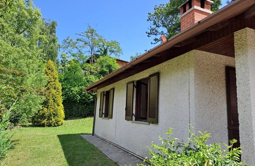 Magreglio Casa | Chalet independiente, fresco, soleado y tranquilo con amplio jardín.