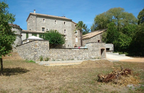Saint-Bres Cabaña | Detached cottage in 2000m2 property