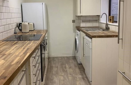 Clanfield Cabaña | Detached cottage in lovely village setting
