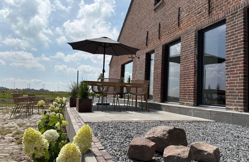 Altfunnixsiel Apartamento | Detached, family-friendly Gulfhof farmhouse with terrace and large garden in