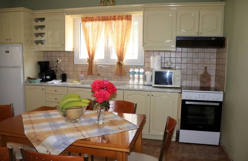 Agios Matthaios Casa | Casa de vacaciones independiente con jardín junto al mar, Wifi | Skidi, Corfú