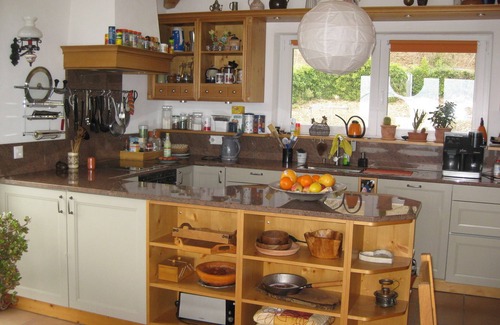 Carona Casa | Casa de vacaciones independiente con un gran jardín para correr y una vista maravillosa