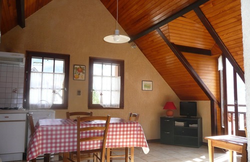 Esquieze-Sere Casa | Casa independiente-Vista dominante sobre el valle (alquiler de temporada)