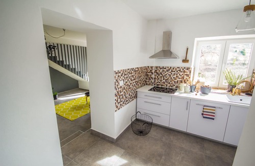 Oprtalj Villa | Casa independiente en una zona tranquila y soleada con piscina.
