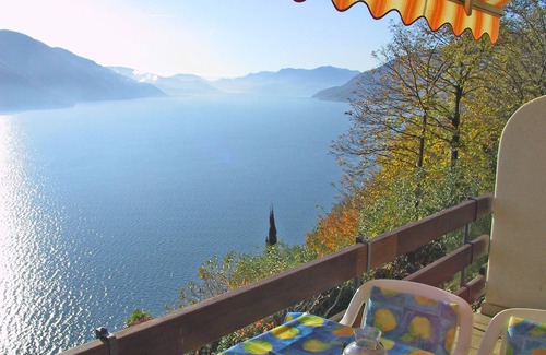 Cardada Apartamento | Detached house in a residence with swimming pool on an elevated slope