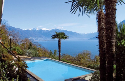 Cardada Apartamento | Detached house in a residence with swimming pool on an elevated slope
