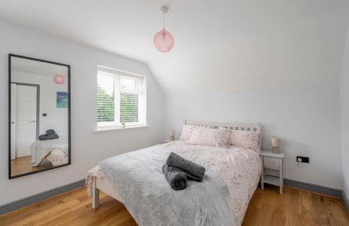 Ashbocking Casa | Detached House in Quiet Suffolk Village - Pets Allowed