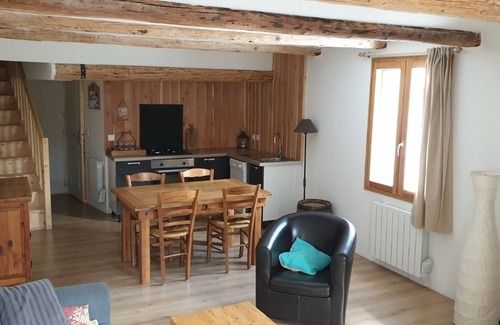 Aiguilles Casa | Detached house in the heart of the village of Aiguilles