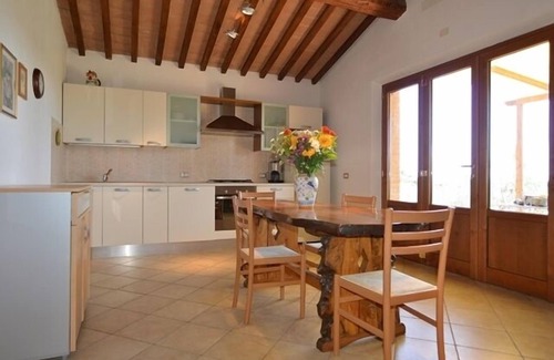 Casale Marittimo Villa | Casa unifamiliar de 100 metros cuadrados, en piedra, 7 pax, jardín, maravillosa vista al mar.