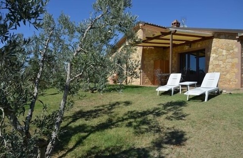 Casale Marittimo Villa | Casa unifamiliar de 100 metros cuadrados, en piedra, 7 pax, jardín, maravillosa vista al mar.