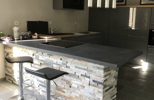 Goulien Casa | Casa unifamiliar, gran jardín y aparcamiento privado cerrado