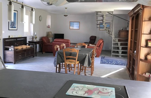 Goulien Casa | Casa unifamiliar, gran jardín y aparcamiento privado cerrado