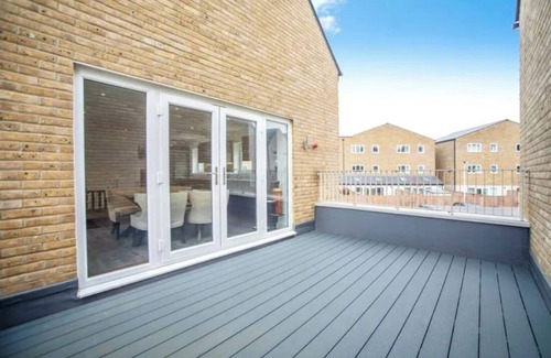 Rochester Casa | Detached House next to Rochester Train Station