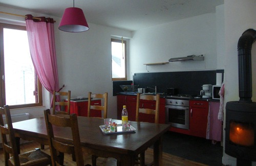 Saint-Donat Casa | Casa unifamiliar en terreno cerrado y luminoso, accesible todo el año