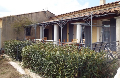 Mallemort Villa | Casa independiente con piscina para 8 personas en urbanización
