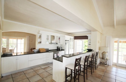 Plettenberg Bay Casa | Casa unifamiliar con vistas al mar, gran jardín, piscina + gimnasio privado