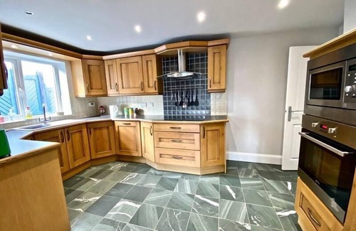 Backbarrow Cabaña | Detached lakeland cottage with private hot tub