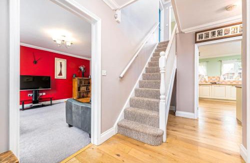 Hockering Casa | Detached luxury 5 bed house, lanscaped garden, fire pit, parking, can sleep families or workers
