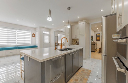Brampton Casa | Detached | Sparkling Clean | Fresh Linens | Office Desk