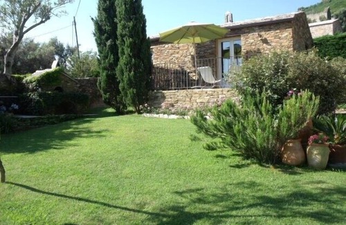 Mausoleo Casa | RENTA Chalet en piedras. casa de campo de carácter brando-mausoleo
