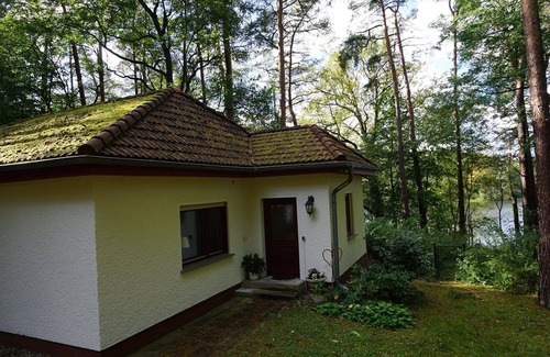 Waldsieversdorf Casa | Casa de vacaciones independiente (4 + 2 pers.): Chimenea * Pasarela * Terraza * Bosque * Acceso al lago * Vallado