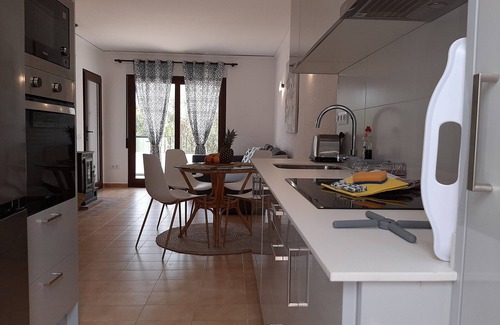 Paichi Villa | Bonita casa independiente, 1 km del pueblo, urb con piscina y tenis comunitarios