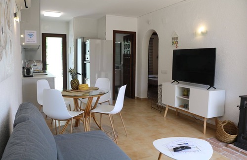 Paichi Villa | Bonita casa independiente, 1 km del pueblo, urb con piscina y tenis comunitarios