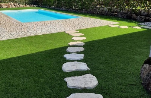 La Conia Villa | Villa independiente con gran jardín y piscina a 50 metros del mar.