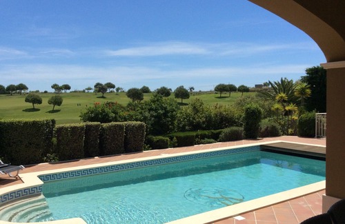 Lagos Villa | Villa independiente con piscina con vistas al campo de golf, cerca del centro de Lagos, wifi, Sky