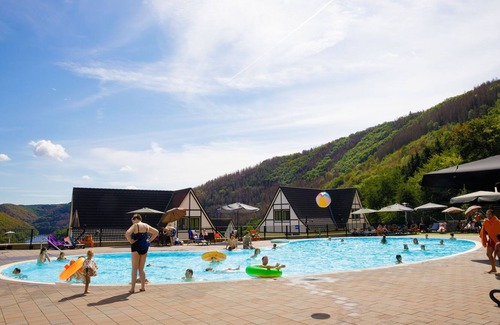 Heimbach Villa | Villa independiente con sauna, vista a un embalse