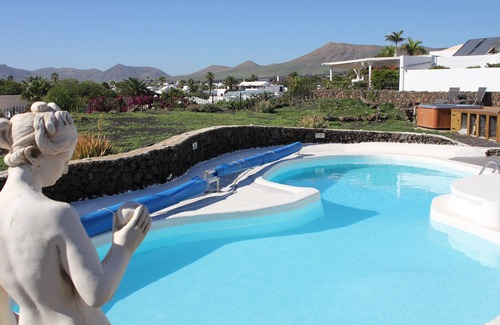 Los Mojones Villa | Villa independiente con impresionantes vistas a la montaña y al mar, gran piscina y bañera de hidromasaje hundida