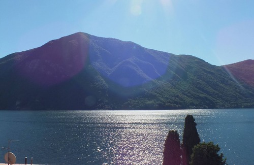 Albogasio Casa | Casa de pueblo independiente con jardín y vistas al lago y las montañas. Cerca del lago